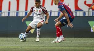 Flamengo tem dois expulsos, perde do Bahia, e Palmeiras assume liderança do Brasileirão