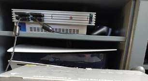 Uma pessoa de sorte compra um PS2 online, não espera nada de especial e, surpreendentemente, recebe um console prateado muito bom e em perfeitas condições