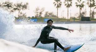 Yago Dora compete em piscina de ondas na Austrália nesta quinta-feira