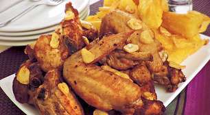 Frango à passarinho de boteco: aprenda a fazer aqui!