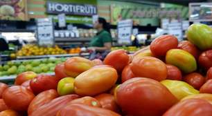 Tomate, cebola e leite pesam no bolso do consumidor e estão entre os 'vilões' da alta da inflação no Brasil