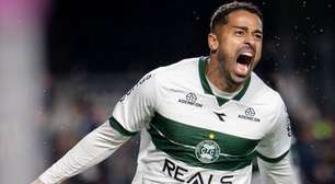 Coritiba vence o Atlético-GO e dispara na liderança da Série B