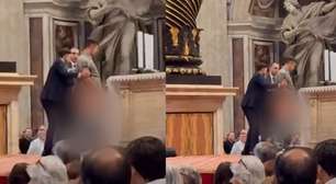 Homem urina em altar da Basílica de São Pedro durante missa no Vaticano