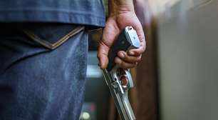 Professora revela crise de ansiedade e medo de sair de casa: 'Vizinho ameaçou atirar em eleitores do Lula'