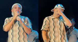 João Gomes se emociona ao reencontrar professora na plateia de seu show