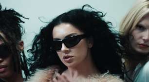 "A gravadora não gostava que eu era meio vadia. Agora sabem que isso vende", diz Charli XCX