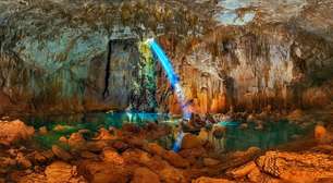 Abismo Anhumas é experiência única, em Bonito (MS)