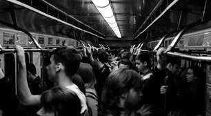 Atriz famosa entra em pânico ao pegar metrô: 'Pude sentir na pele'