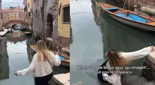 Turista usa navegação do Google Maps para andar pela Itália e acaba escorregando e caindo em canal de Veneza