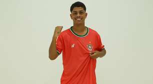 Eduardo Henrique assina primeiro contrato profissional e celebra nova fase da carreira aos 18 anos