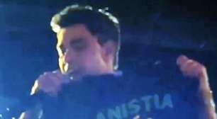 Zezé Di Camargo levanta camisa com pedido de anistia para presos por atos antidemocráticos