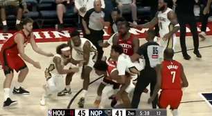 Troca de socos marca jogo entre Houston Rockets e New Orleans Pelicans pela pré-temporada da NBA