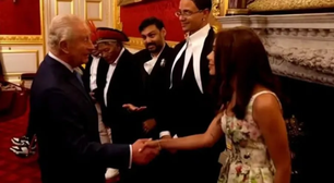 Anitta se encontra com Rei Charles III durante evento em Londres: 'Uma honra'