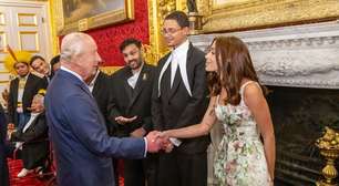 Errou? Veja look escolhido por Anitta para conhecer Rei Charles III