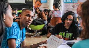 Como jovens de quebrada podem se preparar para o 1º emprego no setor de serviços?