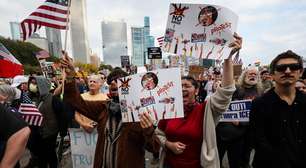 Americanos vão às ruas em todo o país em protestos contra Trump