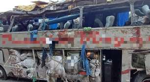 Ônibus tomba e deixa ao menos 15 mortos em rodovia de Pernambuco