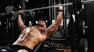 Supino com barra, halteres ou na máquina? Saiba qual é melhor