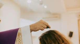 Padre mandou fiéis fecharem os olhos e abusou de jovem durante oração em igreja de Paranaguá, denuncia MP