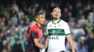 God of zaga supera desconfiança para virar líder do Coritiba na Série B