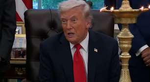 Trump volta a chamar eleição de Biden de fraude e culpa governo democrata por imigração nos EUA