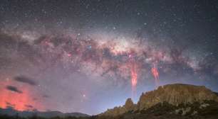 'Duende vermelho': fotógrafo registra fenômeno raro