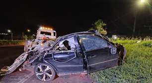 Motorista de 28 anos morre após carro sair da pista e bater contra palmeira na BR-376, no Paraná