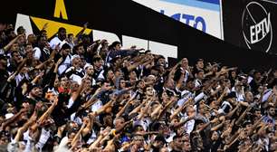 Torcida da Ponte Preta invade o gramado após título da Série C; veja o vídeo