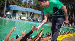 Projeto de natação de Thiago Pereira bate marca de 700 alunos atendidos