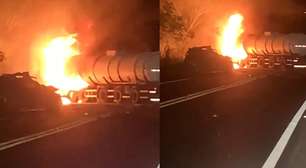 Caminhão-tanque pega fogo após colisão com carro e interdita a rodovia Rio-Santos; uma pessoa morreu