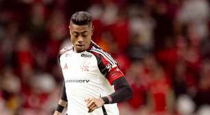 Bruno Henrique usa intervalo para se retratar sobre fala de "camisa 9"
