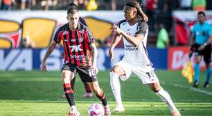 Mesmo com um jogador a mais, Vitória leva gol no fim e perde para o Corinthians no Barradão