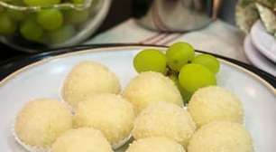 Docinho de festa fácil: beijinho de coco com uva dentro