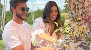 Camila Queiroz aposta em look romântico para chá de bebê