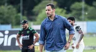 Vai sair? Paysandu toma decisão sobre futuro de Carlos Frontini no clube