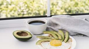 Quais alimentos não podem faltar no café da manhã? Especialista responde