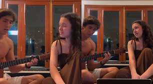 Netos de Elis Regina fazem homenagem e cantam música da artista