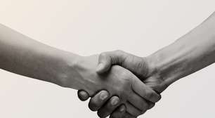 Aperto de mão fraco pode mostrar problema grave, afirma estudo