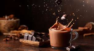 Aprenda uma receita de chocolate quente proteico