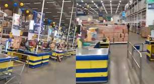 Homens armados invadem supermercado próximo ao Complexo do Alemão durante operação mais letal do Rio