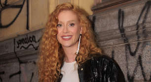 Com cachos, Marina Ruy Barbosa usa P&amp;B em festa com Giulia Be e +