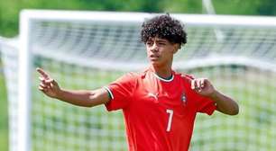 Cristiano Ronaldo Jr. marca pela seleção portuguesa sub-16 e jornal espanhol afirma: 'Lembrou o pai'