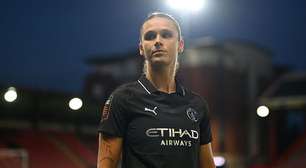 'Ser gay não parecia normal, até eu começar a jogar futebol'