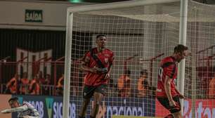 Atlético-GO vence de virada e rebaixa Paysandu na Série B