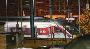 Onze pessoas são esfaqueadas em trem para Londres; o que se sabe sobre o ataque