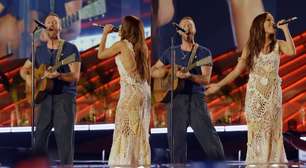 Chris Martin convida Anitta e arrisca português em show em Belém: 'Desculpem'