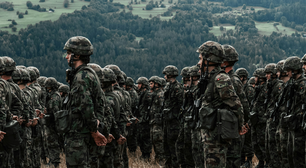 A Europa percebeu que a Geração Z está no auge do militarismo, do culto ao corpo e da vontade de se divertir, e disse-lhes: para a frente!