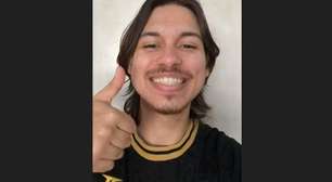 Com transmissão da CazéTV, torcedor do Vasco cumpre promessa em São Januário; vídeos