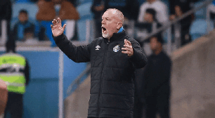 Mano Menezes perde a paciência e aponta erros que afastam o Grêmio do G-6