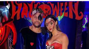 Bruna Biancardi abre as portas da mansão de Neymar para Halloween de última hora e entrega tudo com fantasia de casal. Fotos!